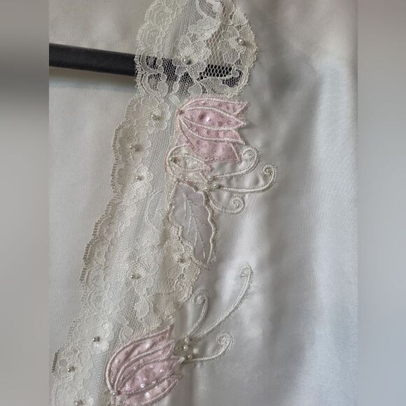 Vintage White Embroidered Robe/Cardigan - Picture 3 of 7